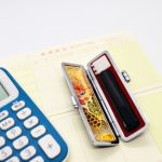 個人の銀行印はなぜ「右から左」の横彫りなの？