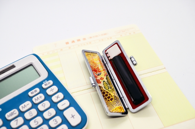 個人の銀行印はなぜ「右から左」の横彫りなの？